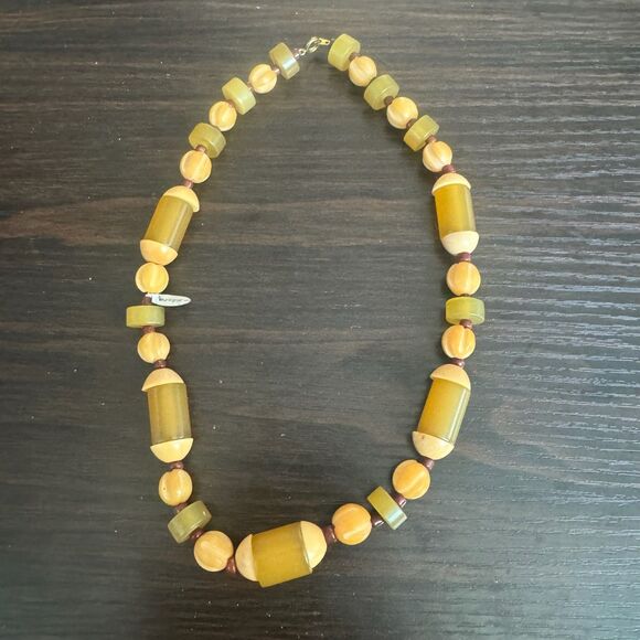 Vintage Bakelite Camel Chunky Beaded Necklace 19